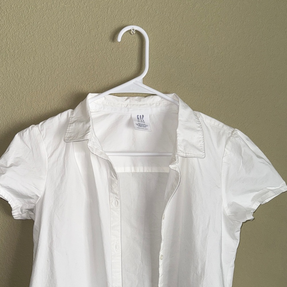 GAP Crisp White Button-Up Shirt